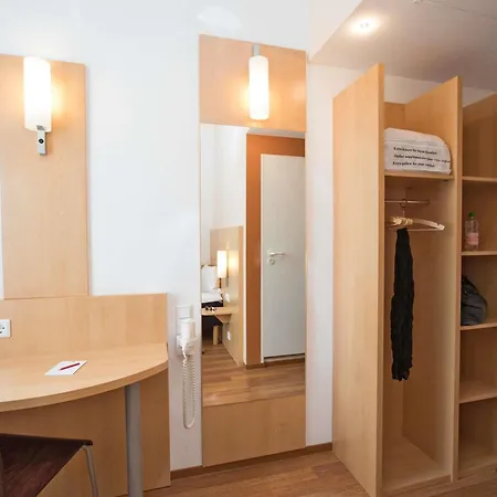 Ibis Sued ホテル 3*