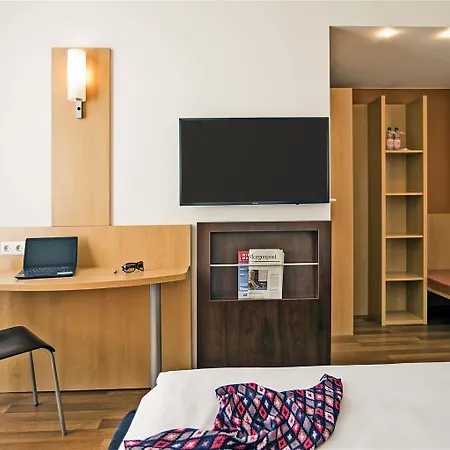 Ibis Süd Hotel 3*